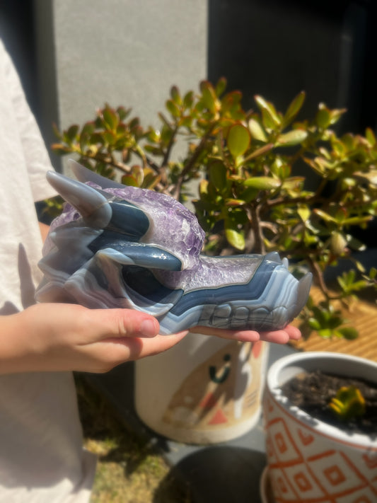 Amethyst and agate dragon carving