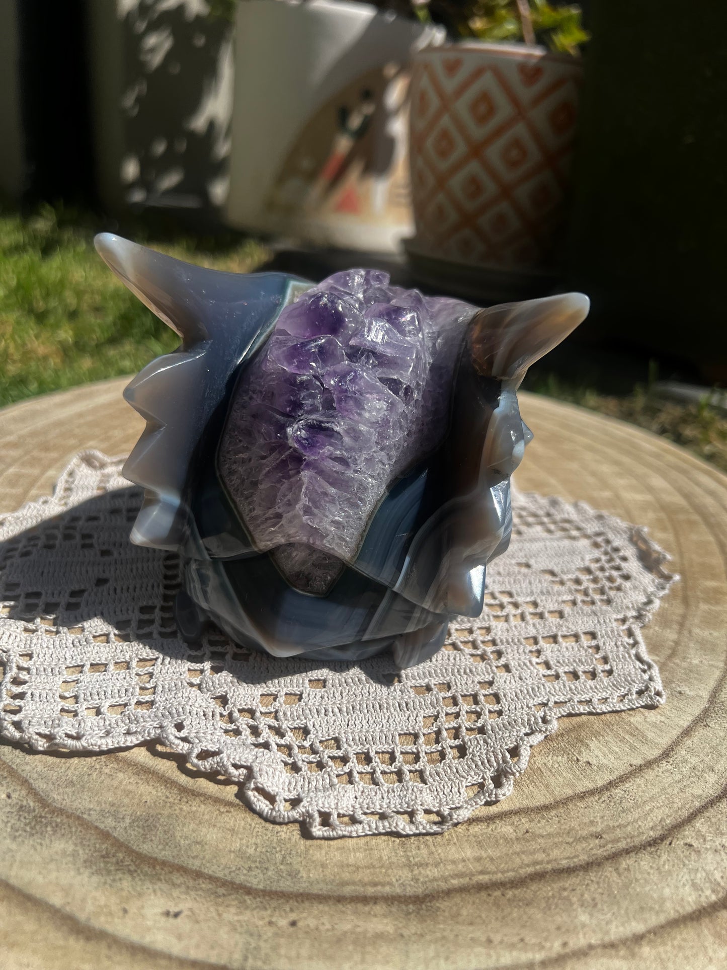 Amethyst and agate dragon carving